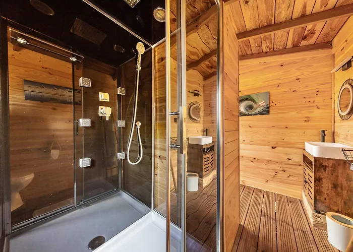Les Chouchous Du Garthieu Bed & Breakfast 3*
